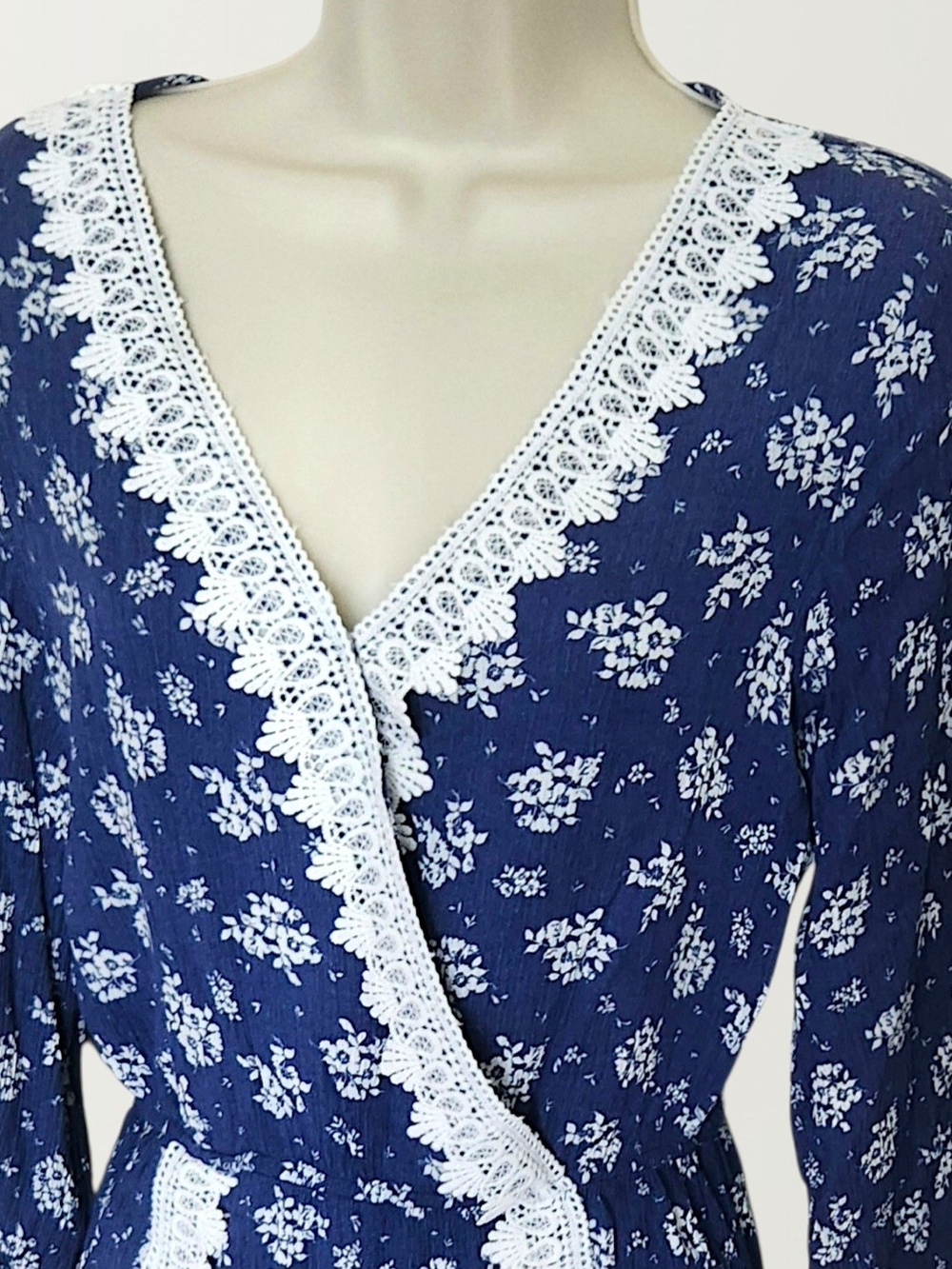 Miao Women’s Navy Floral 3/4 Sleeve Lace-Trim Boho Romper Size S - Picture 5 of 7